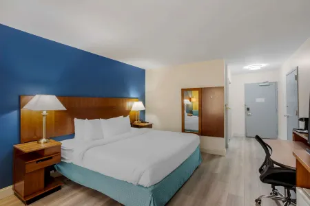 Comfort Inn & Suites Mt Laurel-Philadelphia Отели рядом с достопримечательностью «Фунплекс»