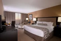 Crowne Plaza GREENVILLE by IHG - parking