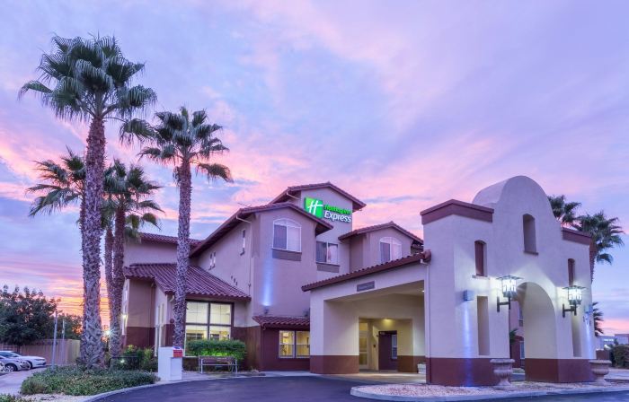 Holiday Inn Express & Suites MANTECA CITY CENTER by IHG