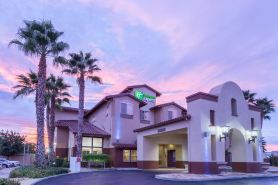 Holiday Inn Express & Suites MANTECA CITY CENTER by IHG