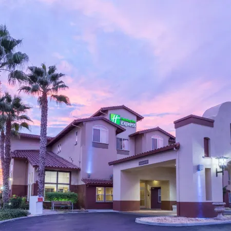 Holiday Inn Express & Suites MANTECA CITY CENTER by IHG