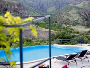 Vardzia Resort