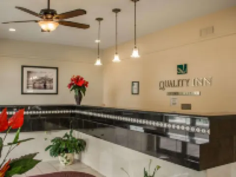Quality Inn Near Manatee Springs State Park Hotels in Levy County