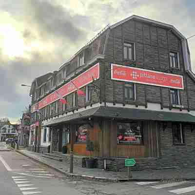 Pitlane Lodge Hotel Exterior