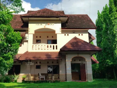 Hotel Botan Отели в г. Prambanan