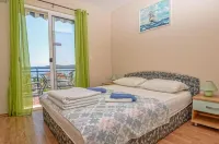 Lulak Studio Apartments Hotels in Оребич