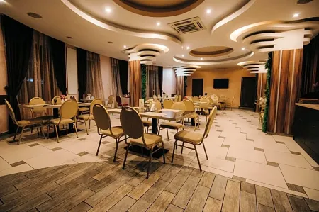 Hotel Nevis Wellness & Spa Отели рядом с достопримечательностью «Орадийский замок»