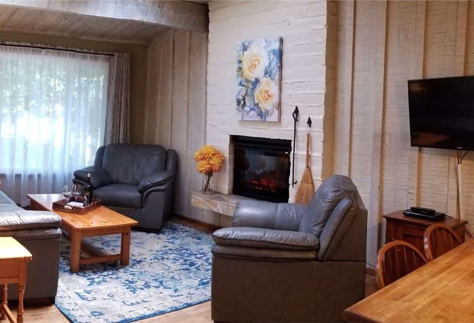 Carmel Valley Lodge - Housity
