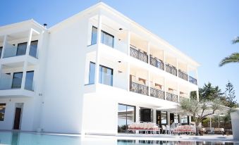 Pheia, Vriniotis Resorts