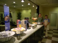 Hampton Inn Orange - breakfast
