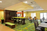 Fairfield Inn & Suites Toronto Mississauga - parking