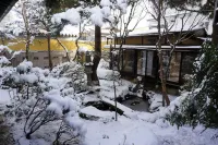 Temple Hotel Takayama Zenkoji Các khách sạn gần JR Kuguno Station