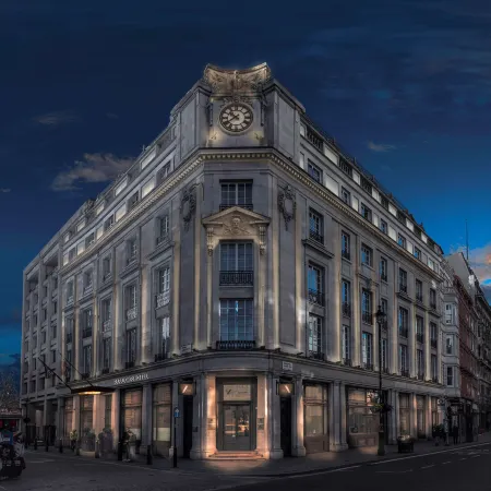 The Trafalgar St. James, London Curio Collection by Hilton Отели рядом с достопримечательностью «Дворец Уайтхолл»