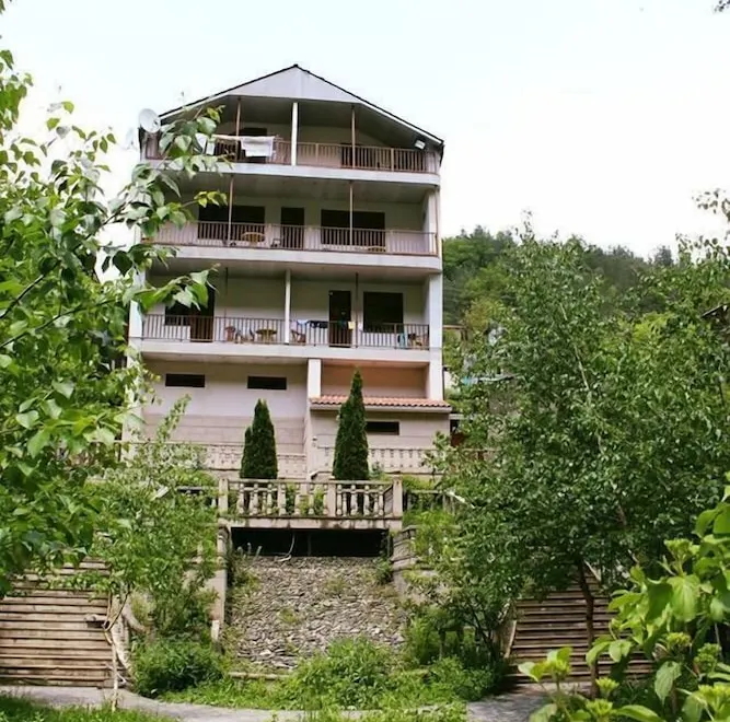 Armine's B&B - Bed and Breakfast - Housity