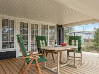 "Auke" - 100m from the Sea