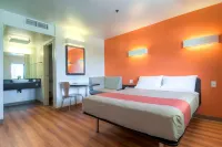 Motel 6 Palm Springs, CA - Downtown - 2-Star