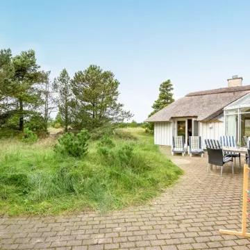 "Catarine" - 1.1km from the Sea