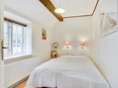 "Hedda" - 15km from the Sea