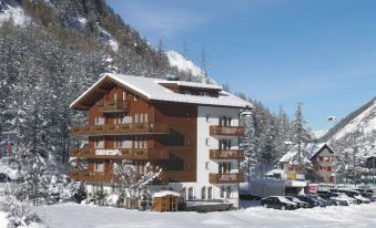 Ski-in/Ski-Out Hotel Sport