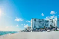 JW Marriott Cancun Resort & Spa Hotel dekat Playa Linda