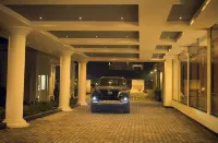 Antique Regency - parking
