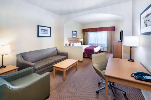 Baymont by Wyndham Cuero - parking