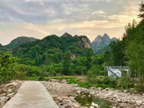 蹉跎芸廬客棧（京加路分店） 紫雲山自然風景區附近的酒店