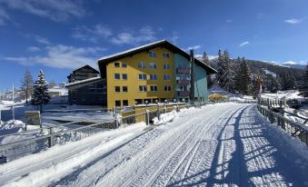 Basekamp Mountain Budget Hotel