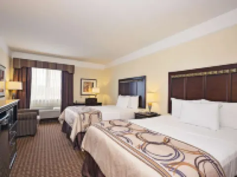 La Quinta Inn & Suites by Wyndham Cleburne クリーバーンのホテル