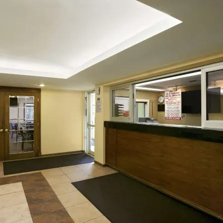 Travelodge by Wyndham Lansing IL