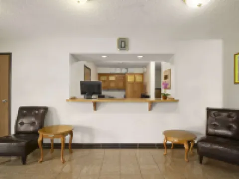 威廉姆斯湖溫德姆速8飯店 威廉斯萊克住宿飯店