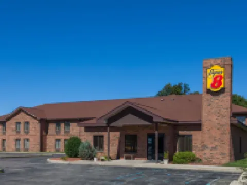 Super 8 by Wyndham Rochester Hotels in Fulton County