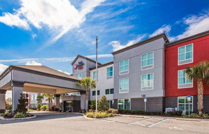 Best Western Plus Chain of Lakes Inn  Suites