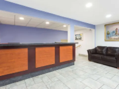 Super 8 by Wyndham Kenosha/Pleasant Prairie Hotel di Kenosha