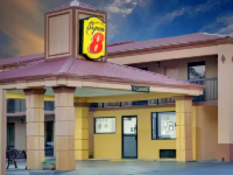 Super 8 by Wyndham Athens アセンズのホテル