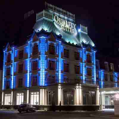 Quality Suites Hotel Exterior