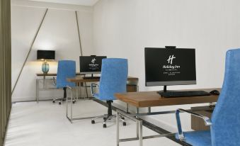 Holiday Inn Dubai Al-Maktoum Airport