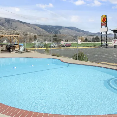 Super 8 by Wyndham Kamloops East