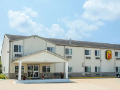 Super 8 by Wyndham Sweet Springs Hotels in Saline County