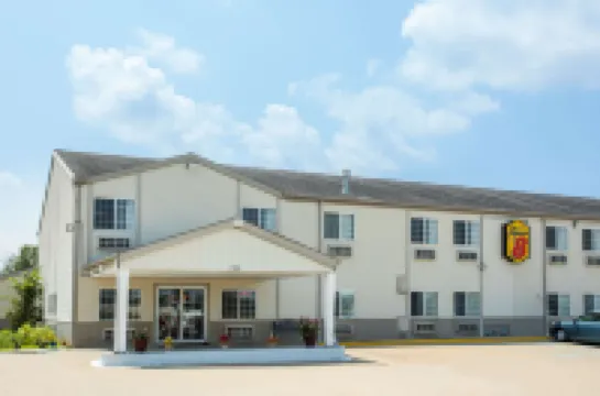 Super 8 by Wyndham Sweet Springs Hoteles en 