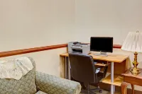 Days Inn & Suites by Wyndham Louisville SW - parking