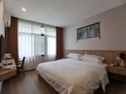 Pingwu Yunshang Yaju Homestay (Fujiang South Road West Section) Hotel di Pingwu