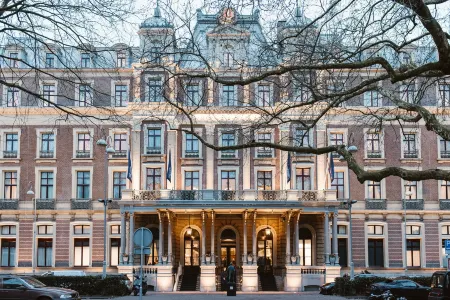 InterContinental Amstel Amsterdam Отели рядом с достопримечательностью «Мост Питон»
