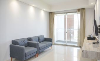 Elegant and Comfy 1Br at 19Th Floor Gold Coast Apartment
