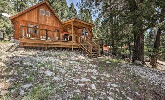 Peaceful and Private Cloudcroft Cabin with Deck!