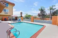 Super 8 by Wyndham Cypress Buena Park Area - Pool