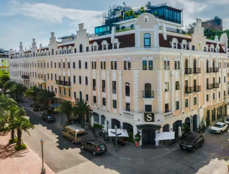 The Exquisite HaLong Hotel Отели в г. Халонг