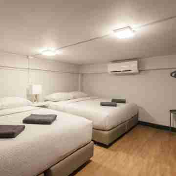 S1 Large Duplex Silom 3 Beds, Full Kitchen Wifi Rooms