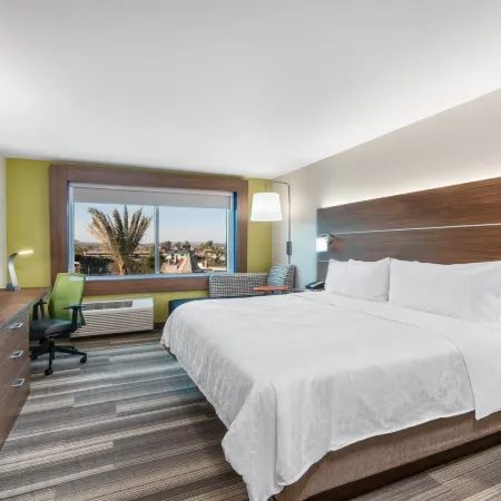 Holiday Inn Express & Suites LAKE HAVASU - LONDON BRIDGE by IHG