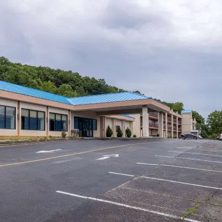 Howard Johnson by Wyndham Salem Hotel & Conference Center